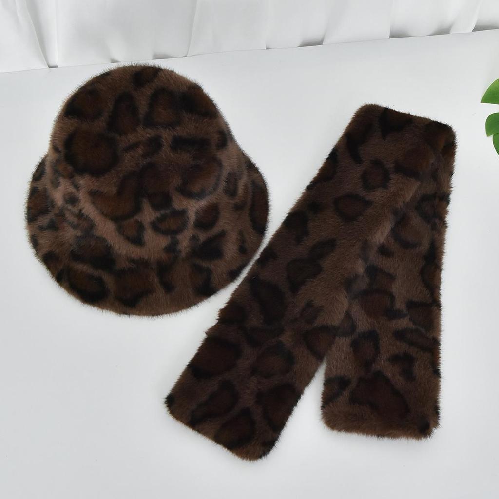 A European and American Style Fisherman Hat Set Imitating Mink Environmentally Friendly Fur Scarf for Women In Winter Leopard Print Color