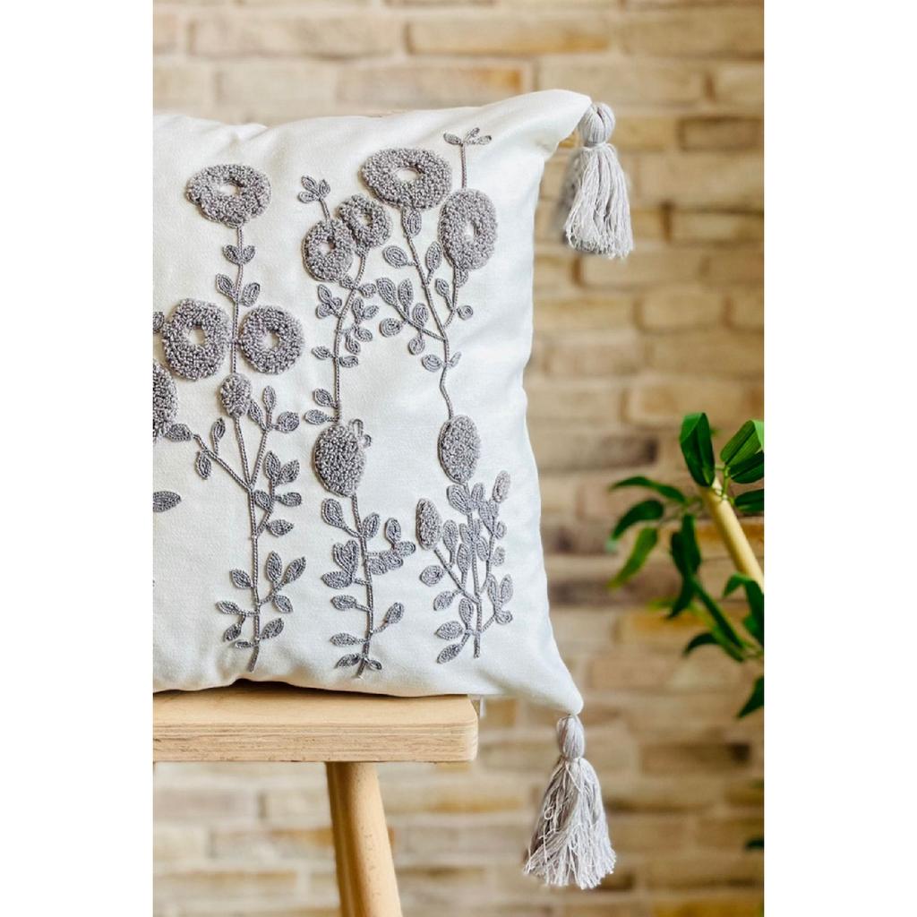 Punch Embroidered Single Decorative Daisy Design Throw Pillow Cover (punch)