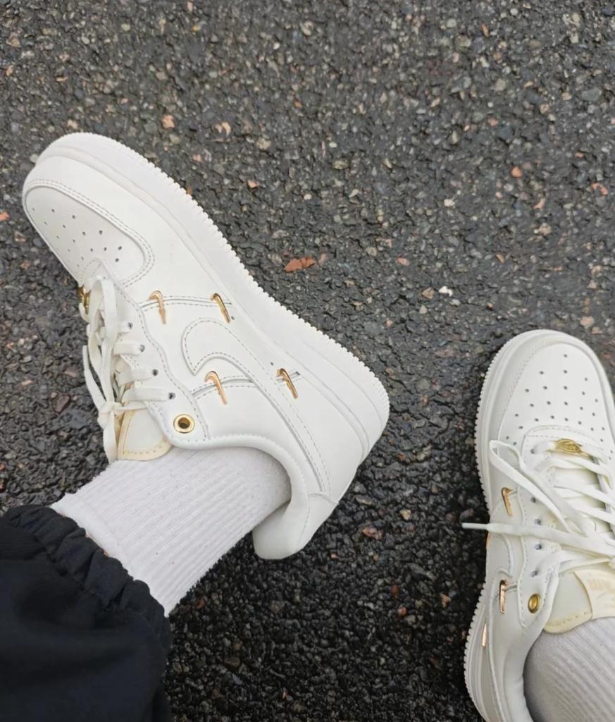 Nike Женские кроссовки Air Force 1 '07 Lx Cn Sail Gold Mini Swooshes FV3654-111