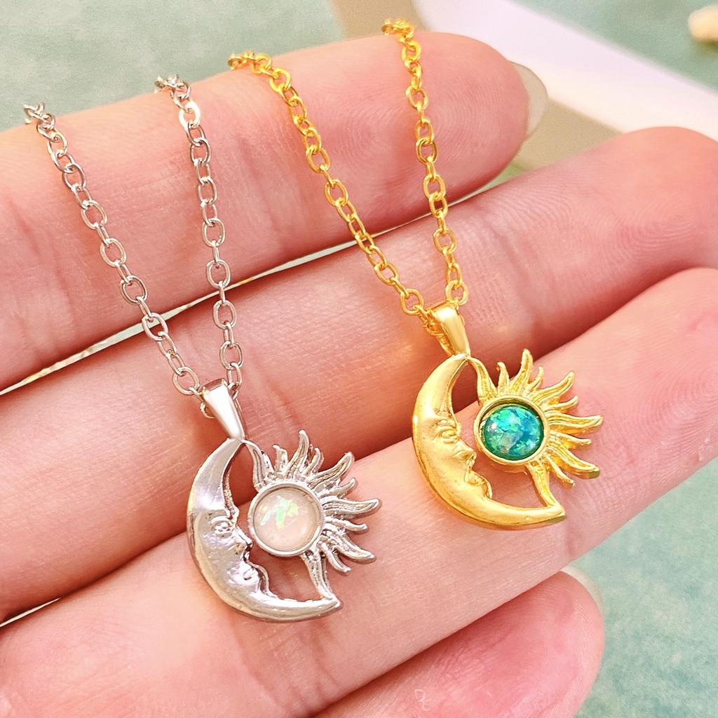 Versatile Necklace with Opal Inlayed Sun Moon Pendant Dainty Collarbone Chain Fashionable Sun Moon Neck Jewelry Ornament