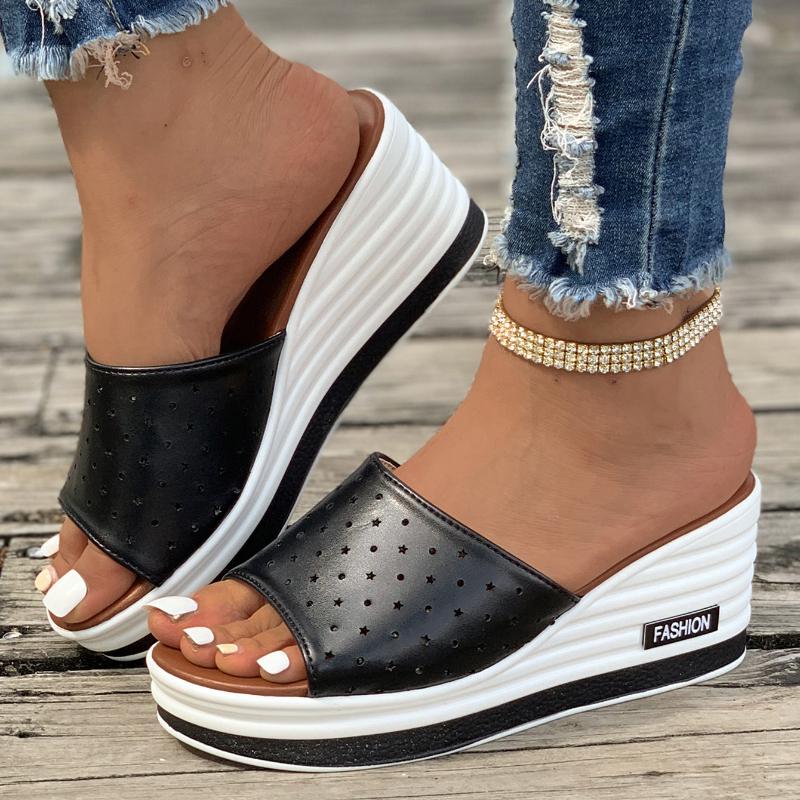 Сандалии на толстой платформе, женские модные черные тапочки из искусственной кожи на танкетке для женщин 2024 года, летние шлепанцы с толстой подошвой, большие размеры