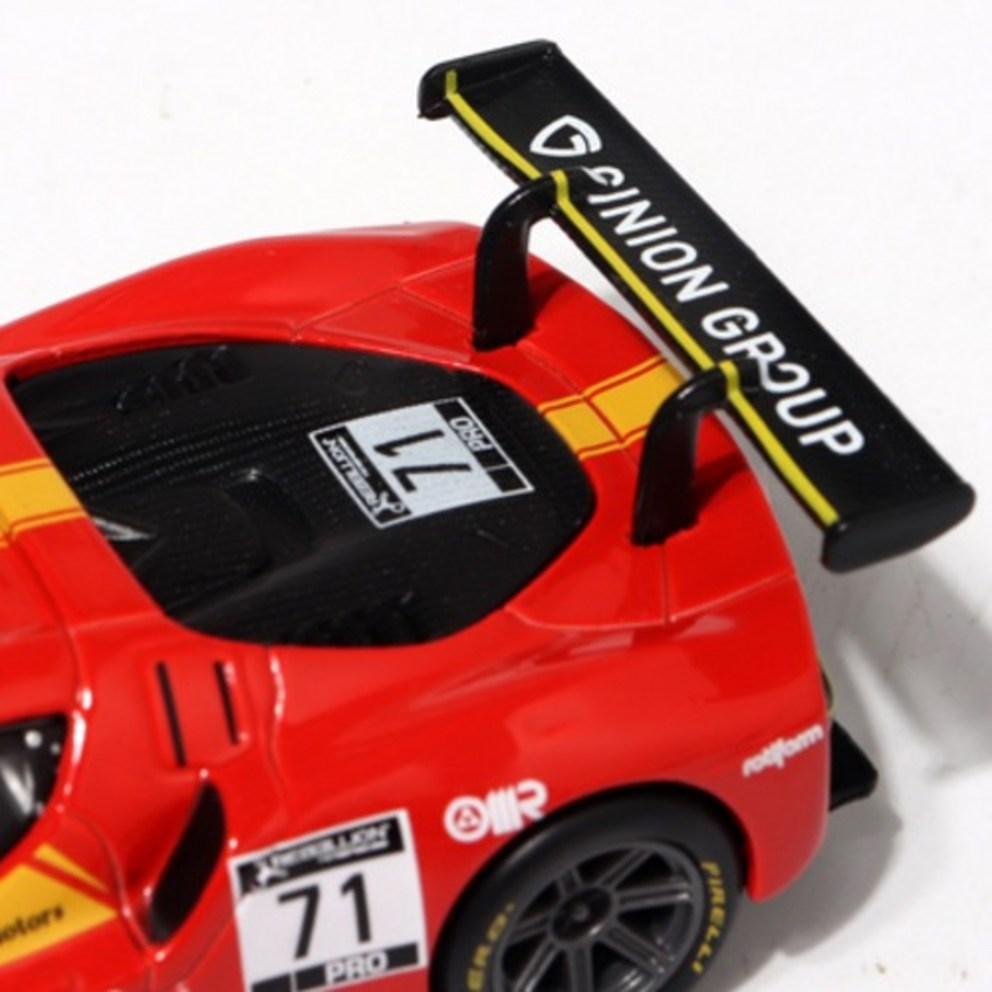 Ббураго 1:Модель гоночного автомобиля Ferrari 296 GT3 в масштабе 43, литая