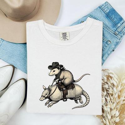 Cowboy Possum Armadillo Shirt Animals Western Gift Women Vintage Tee Armadillo T-Shirt Wildlife Fan Retro Tshirt Rodeo Graphic Hand Drawn
