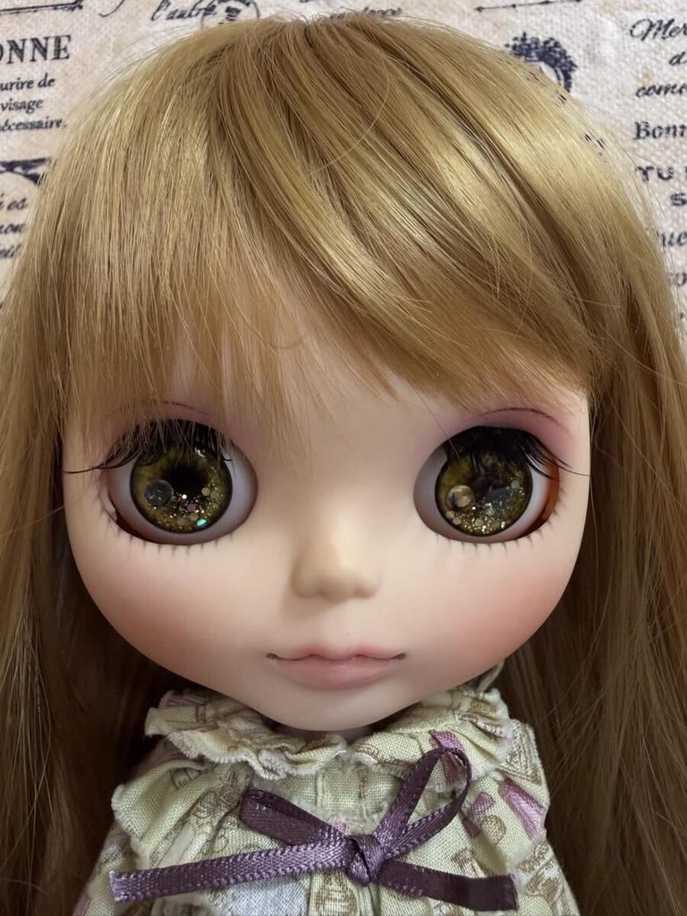Custom Blythe Neo Blythe includes and doll, doll, outfit, shoes.