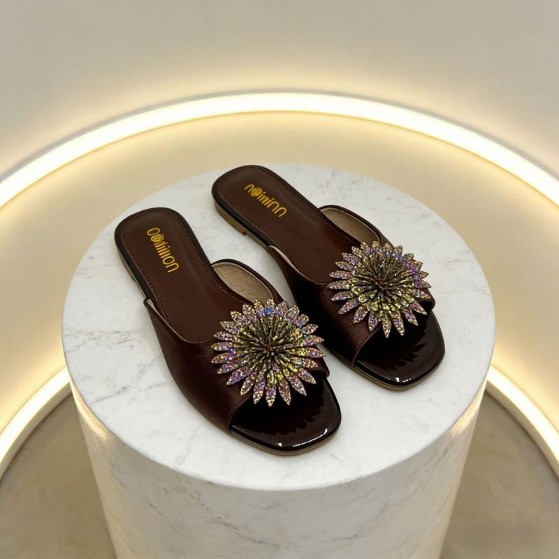 Womens Flat Slide Sandals With Rhinestone Flower Embellishment 2026 Casual Open-Toe Slippers