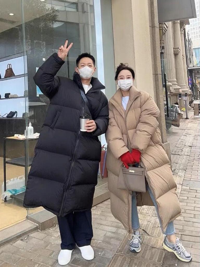 2023 Новые зимние толстые теплые длинные пуховики женские свободные воротник-стойка шарф-пуховик свободные хлопчатобумажные утолщенные куртки-хлебки пальто модные женские парки