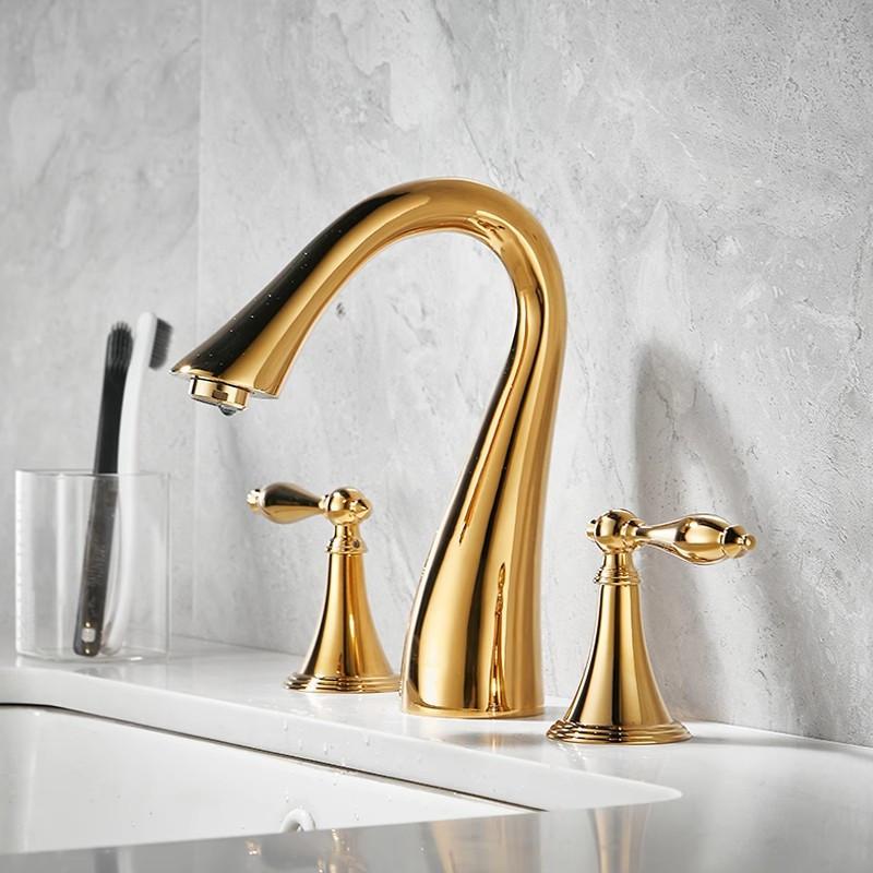 Tuqiu Роскошные смесители для раковины Латунный золотой смеситель для ванной комнаты Широко распространенные смесители для раковины Смеситель для мойки с 3 отверстиями для горячей и холодной воды