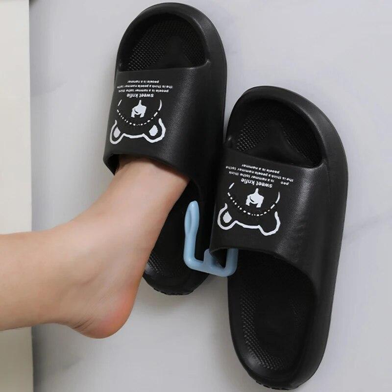 Самоклеящиеся крючки для тапочек. Полки для тапочек. Настенная стойка для обуви. Стеллаж для хранения обуви. Вешалка для сушки. Крючок для обуви в ванной комнате.