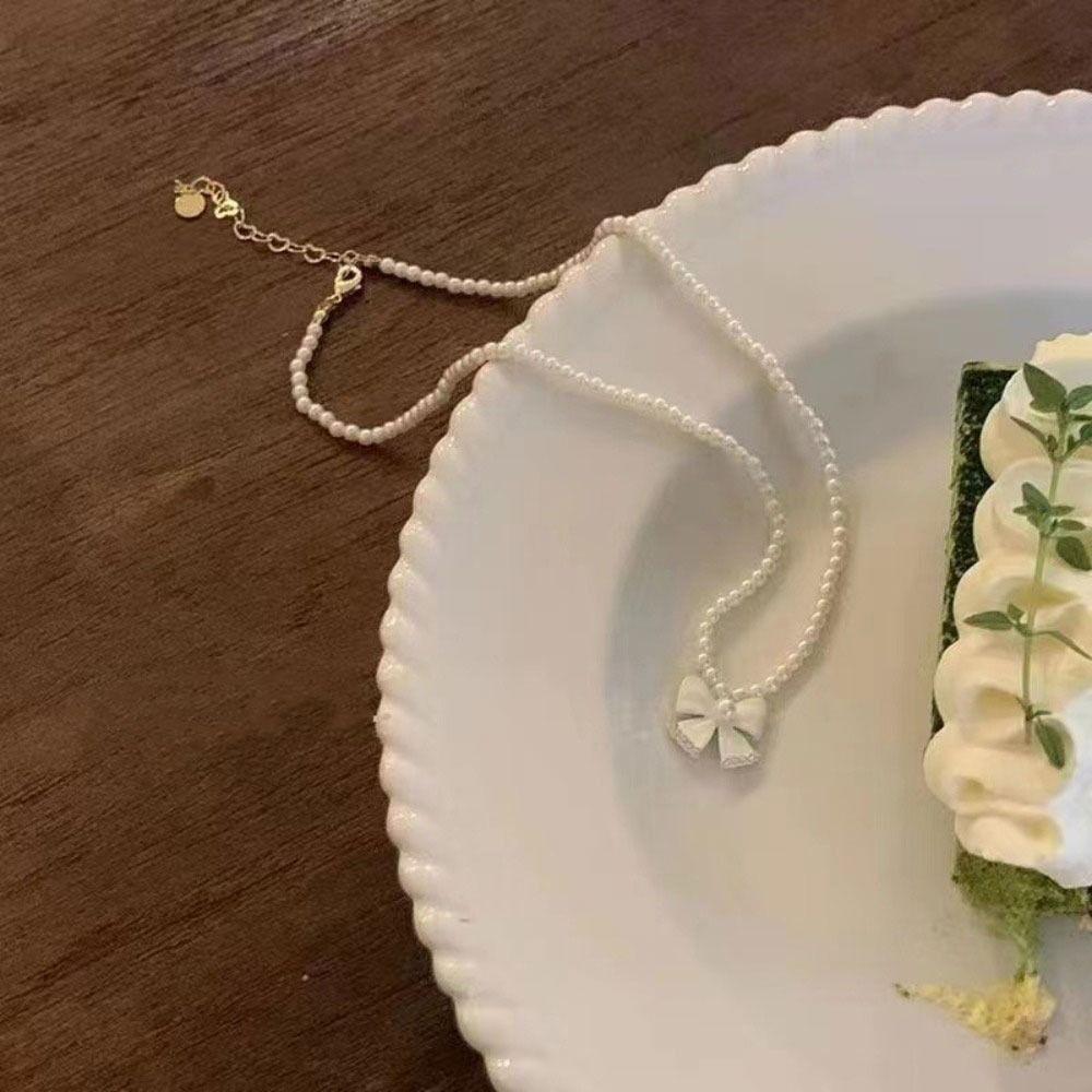 Sweet Chain Necklace Imitation Pearl Light Luxury Clavicle Chain Fashion Vintage Pearl Necklace