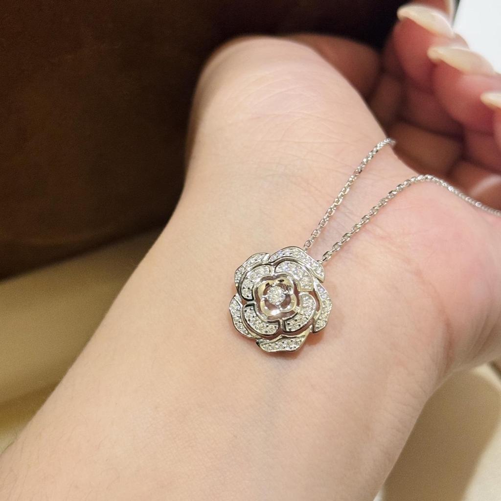 Flower Hollowed Out Necklace Pendant with zircon, Exquisite for Daily Wear and Gift Giving, Essential for Birthdays