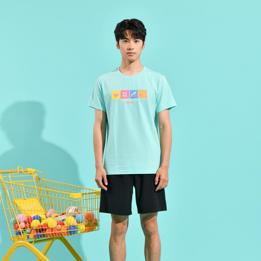 Li-Ning Футболка унисекс с круглым вырезом и графическим принтом серии Ping Pong, светло-голубая ATST031-1