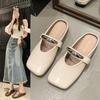 Модная обувь тапочки женские летние шлепанцы с закрытым носком пантофли мягкие плоские 2025 ретро обувь тапочки женские летние