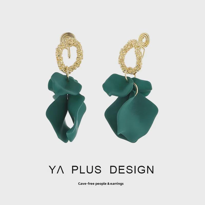 Exaggerated Green Petal Clip-On Earrings - High-End Cold Style Design