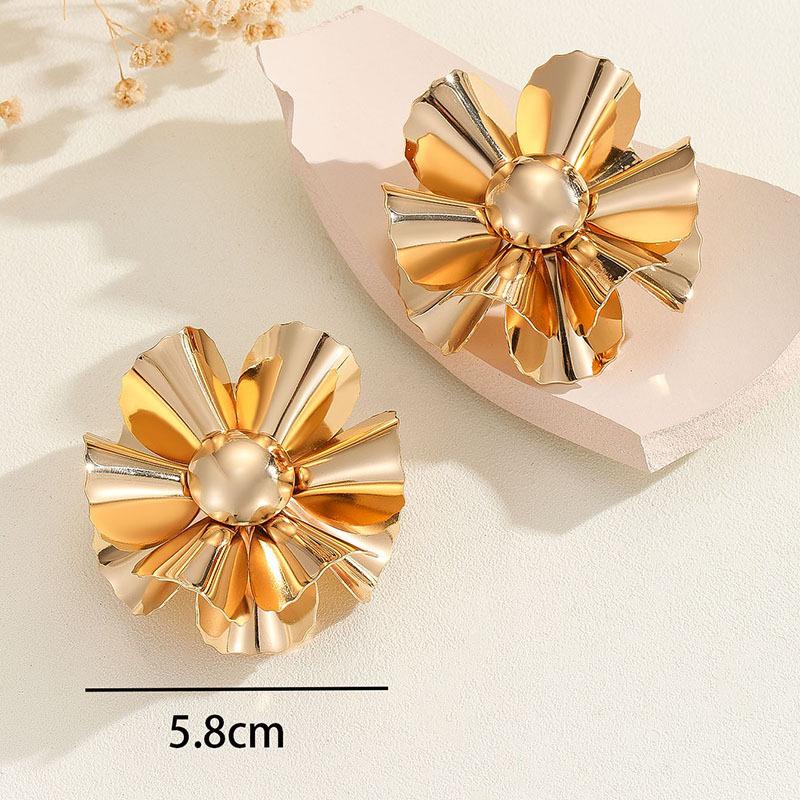 European and American exaggerated three-dimensional flower earrings light luxury heavy industry metal wind advanced sense personalized electroplating