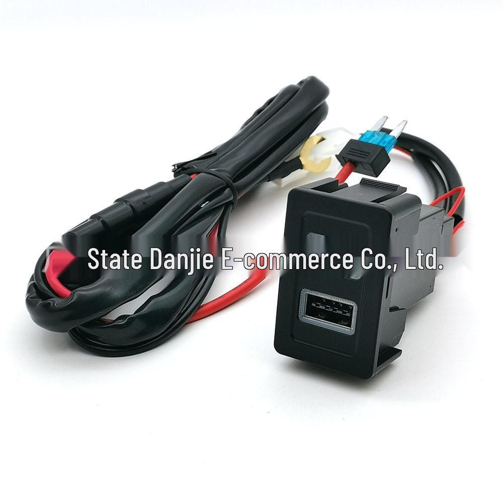 USB+USB QC Fast Charger for Suzuki Tianyu, SX4, Swift, Vitara, New Alto, Fengyu