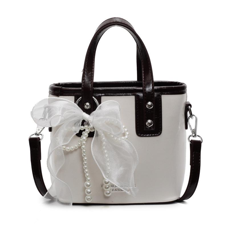 New Korean Fashionable Niche Oil Wax Skin Bucket Bag High-end Commuting Foreign Style Retro Messenger Women's Bag