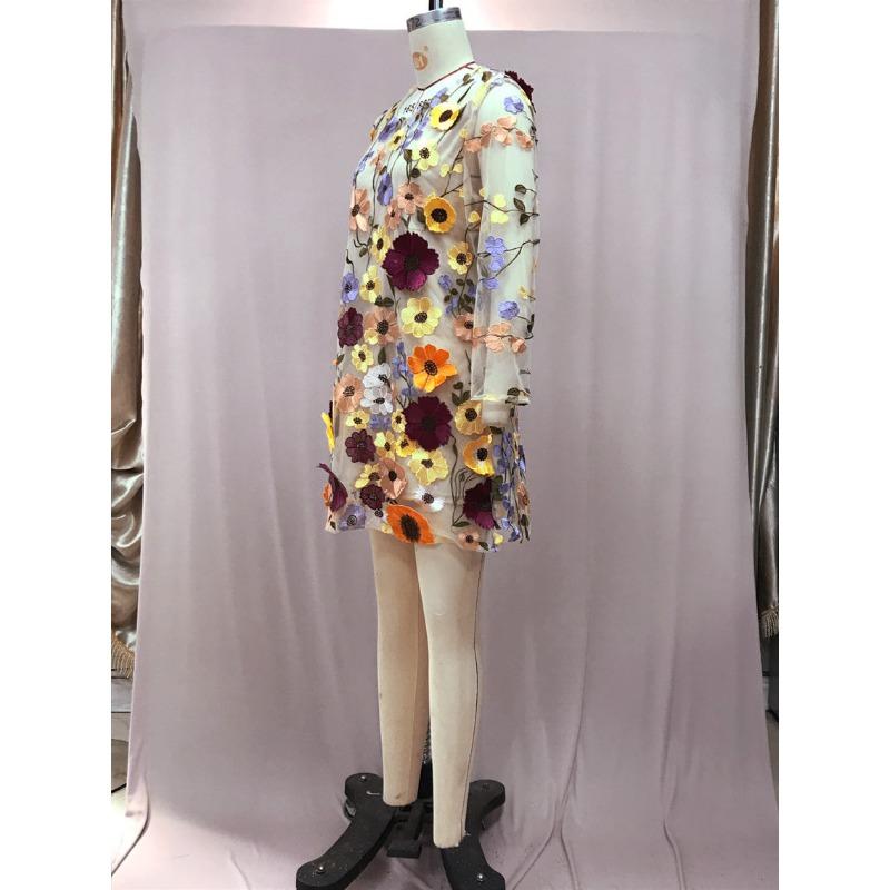 Женские летние тонкие платья с объемными цветами и кружевной вышивкой на бедрах