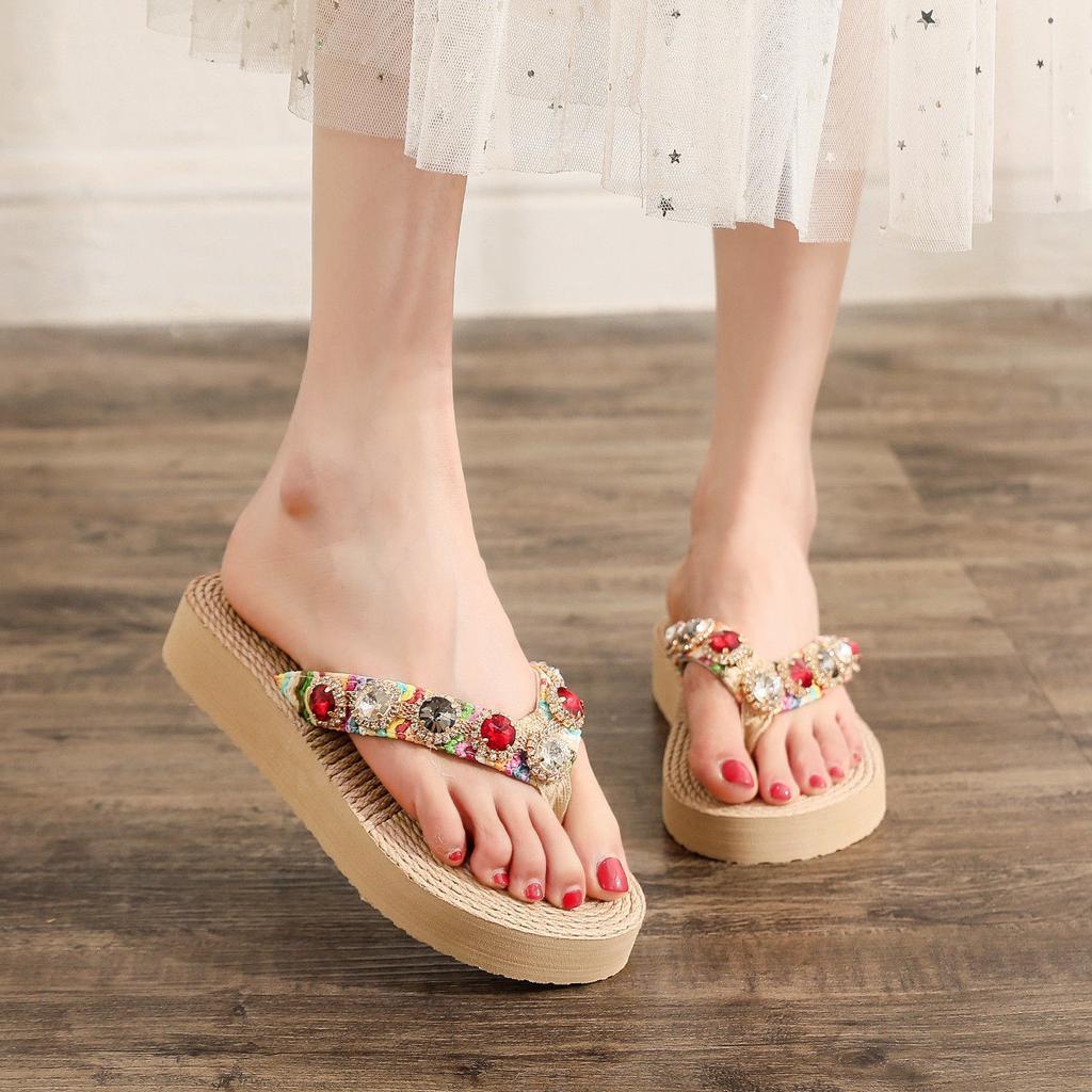 Модные тапочки для женщин, женские шлепанцы со стразами, стильные, элегантные, дизайнерские, роскошные тапочки на платформе, милые, пляжные сандалии на танкетке
