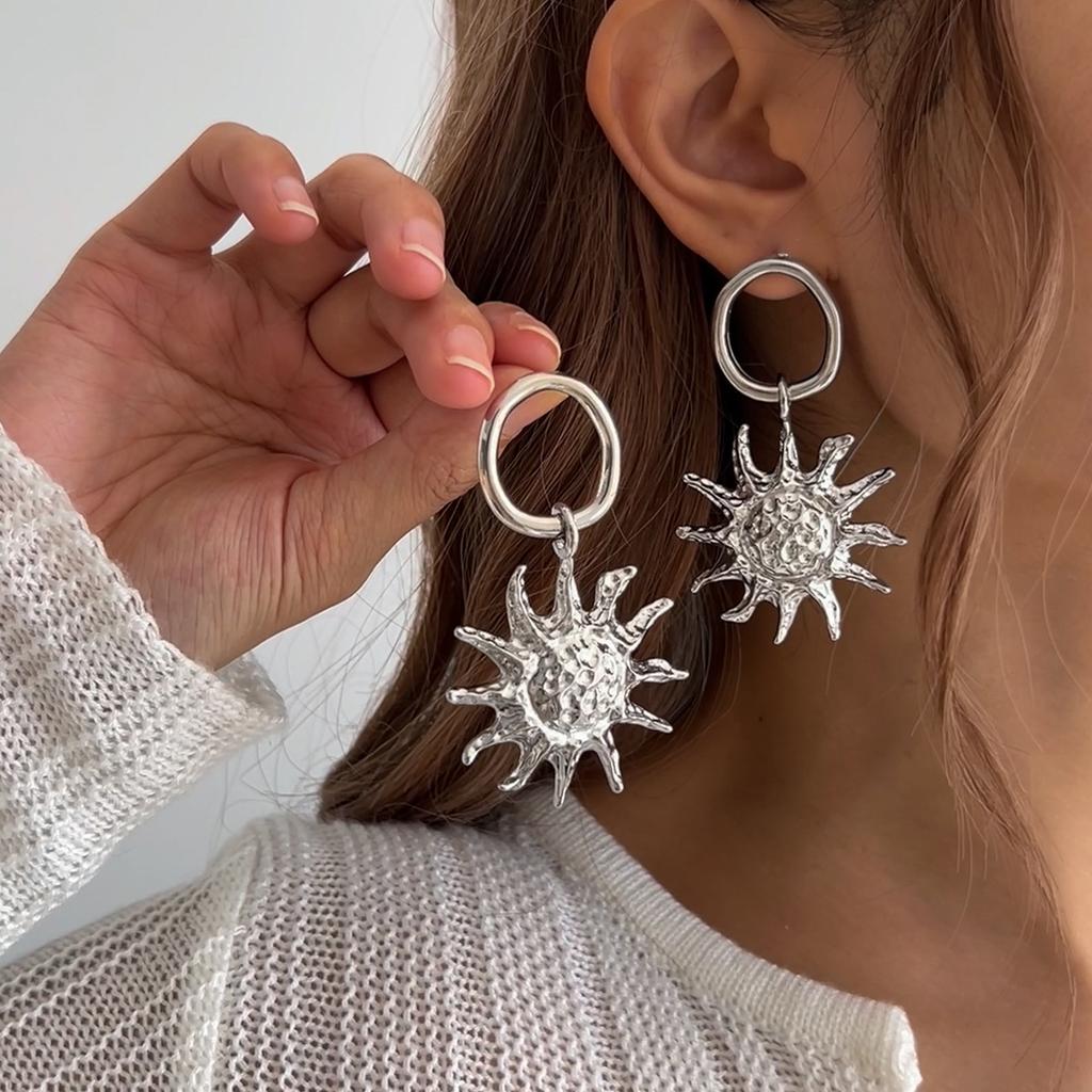 Модные средневековые украшения Mangstar Alloy French Sun Personality Trendy Women's Earrings Sun Flower Earrings