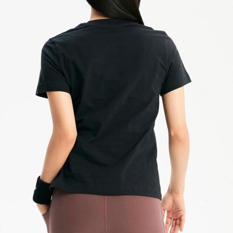 New Balance Футболка с коротким рукавом C28 Nbnee2s112 19 Женская футболка с коротким рукавом и маленьким логотипом St