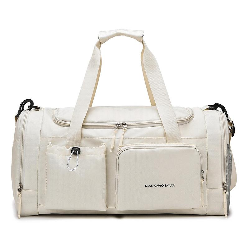 Студенты колледжа, мужчины и женщины, могут хранить багажные сумки для влажных и сухих вещей, спортивные сумки для школы и отпуска.