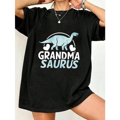 Черная футболка оверсайз с принтом динозавра Grandma Saurus и сердечками для повседневной носки и идей для подарков