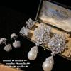 Серьги с нотой, каплей росы, цветком, драгоценным камнем, жемчугом, цветок чертополоха, покрытие 18 каратным золотом, серьги с крупнокаратным цирконом в форме кубика сахара