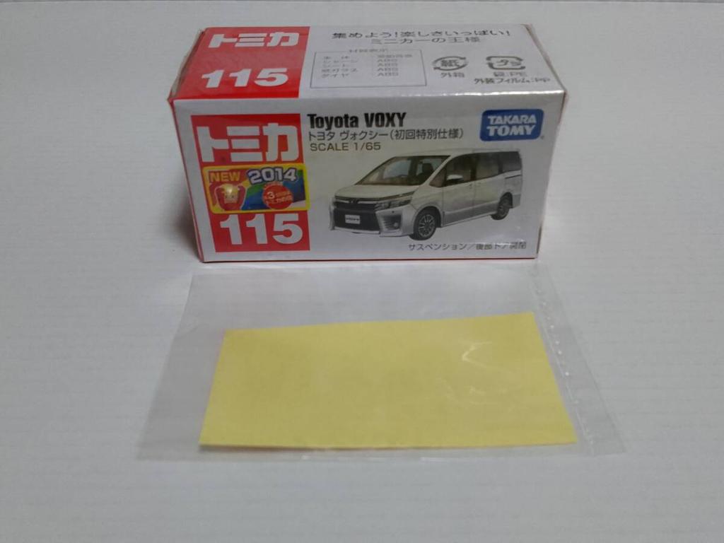 Tomica Снято с производства 115 Toyota Voxy Специальное издание со стикером витрины магазина (Первая спецификация)