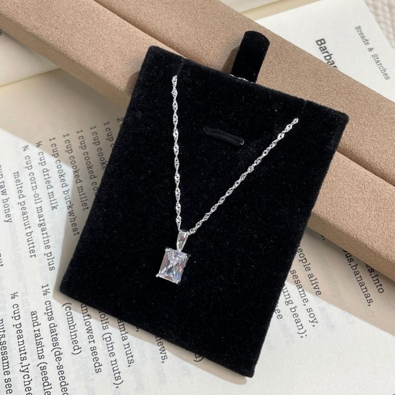 Womens Rhombus Zircon Necklace Water Wave Chain Minimalist Fashion Commuter Style Clavicle