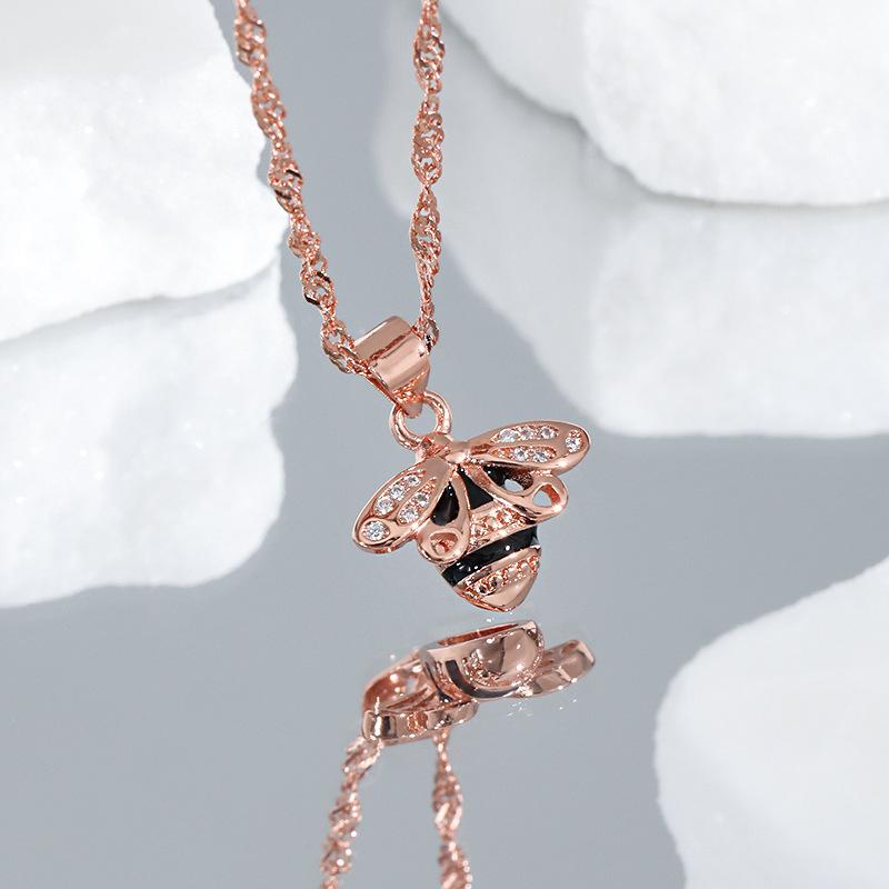 Оригинальный дизайн ожерелья с подвеской своими руками, богемный свет, роскошная сотовая цепочка с волнами на воде, нишевый дизайн, ожерелье с маленькой пчелой