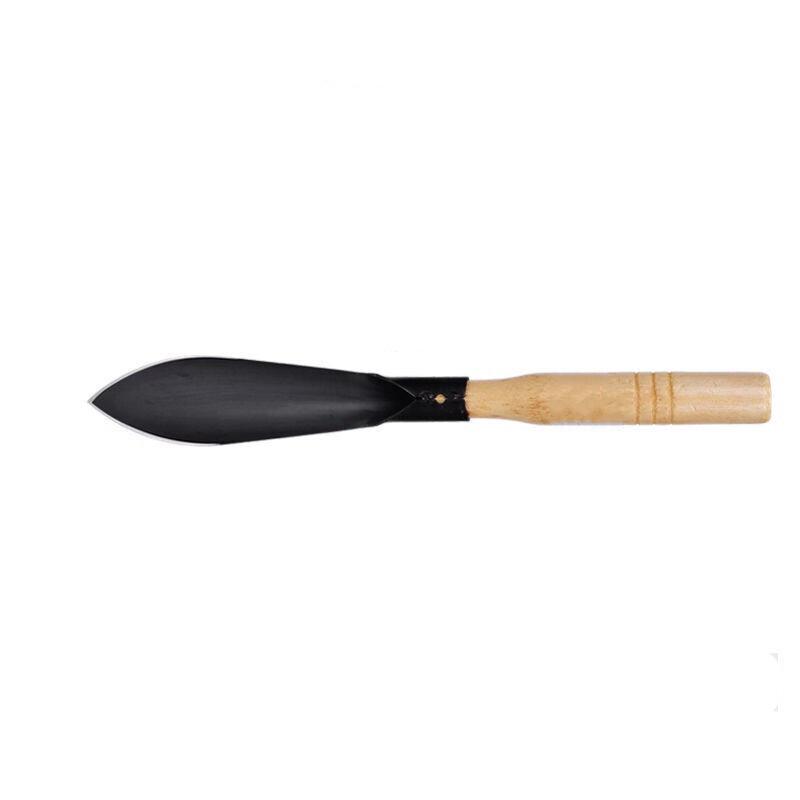 Набор садовых инструментов из трех предметов: Грабли, маленькая лопатка и инструменты для посадки цветов и суккулентов.