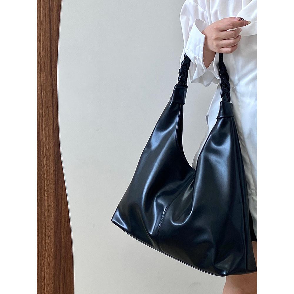 IELGY Retro Simple Commuter Tote Bag Portable One-Shoulder Underarm Female Bag