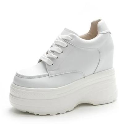 Модные женские массивные кроссовки из спилковой кожи, повседневная женская обувь, белые черные кроссовки 2025 весна осень, женская массивная обувь на скрытой платформе