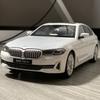 1:18 BMW 530Li Большой Роскошный Сплав Автомобиль Литые Модели и Игрушечные Транспортные Средства Модель Автомобиля Игрушки Для Детей Коллекционные Хобби Подарки На День Рождения Мальчики