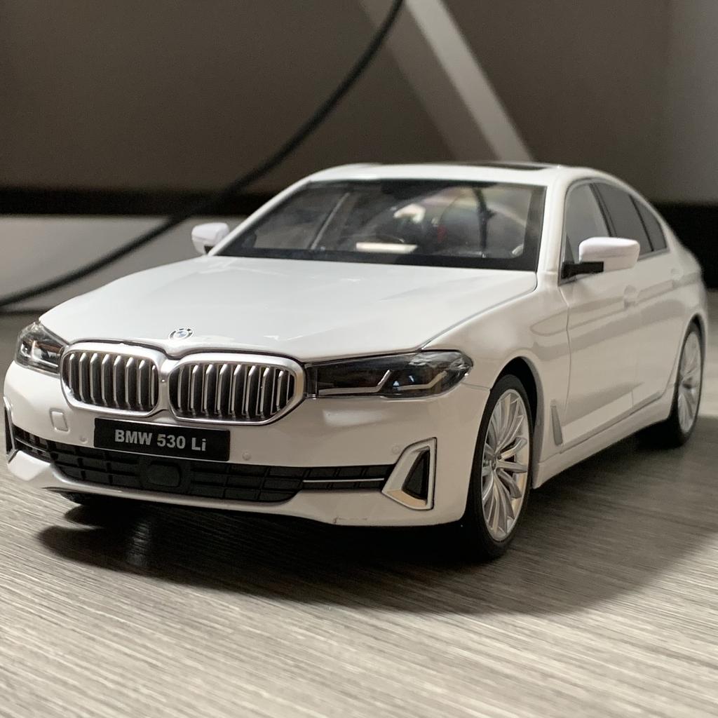 1:18 BMW 530Li Большой Роскошный Сплав Автомобиль Литые Модели и Игрушечные Транспортные Средства Модель Автомобиля Игрушки Для Детей Коллекционные Хобби Подарки На День Рождения Мальчики
