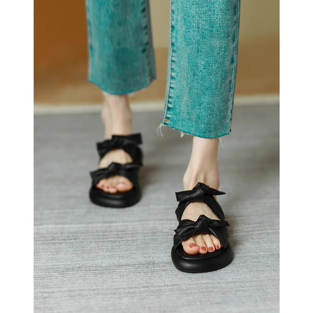 2024 summer new Internet celebrity explosion thick bottom heightening slippers women's outer wear skirt beach non-slip heightening cool slippers