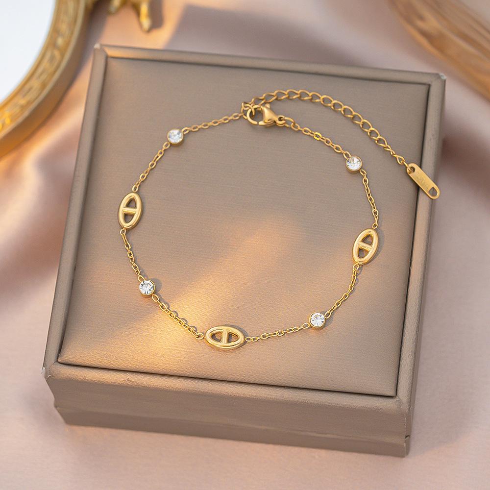 Elegant 18K Gold Titanium Steel Bracelets: European & American Fashion, Non-fading, Women's Versatile Personality Hand Jewelry