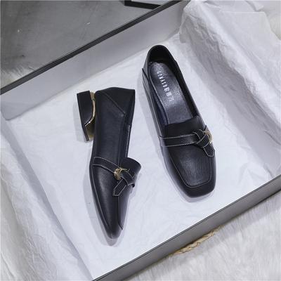 Маленькие кожаные туфли, женские корейские версии, универсальные новые туфли на одной платформе, толстый каблук, французский темперамент, квадратный носок, не уставшие ноги, высокие каблуки