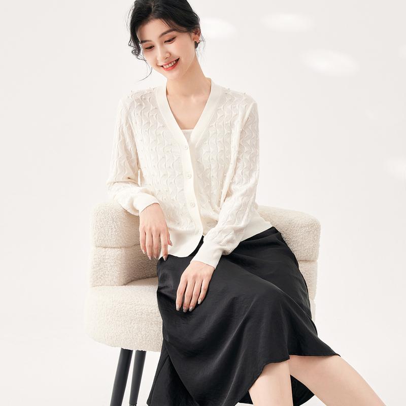 [Sheep Wool Solid Color Top] Autumn and Winter V-neck Cardigan Design Sense Nail Bead Women's Woolen Sweater Gentle and ladylike Style