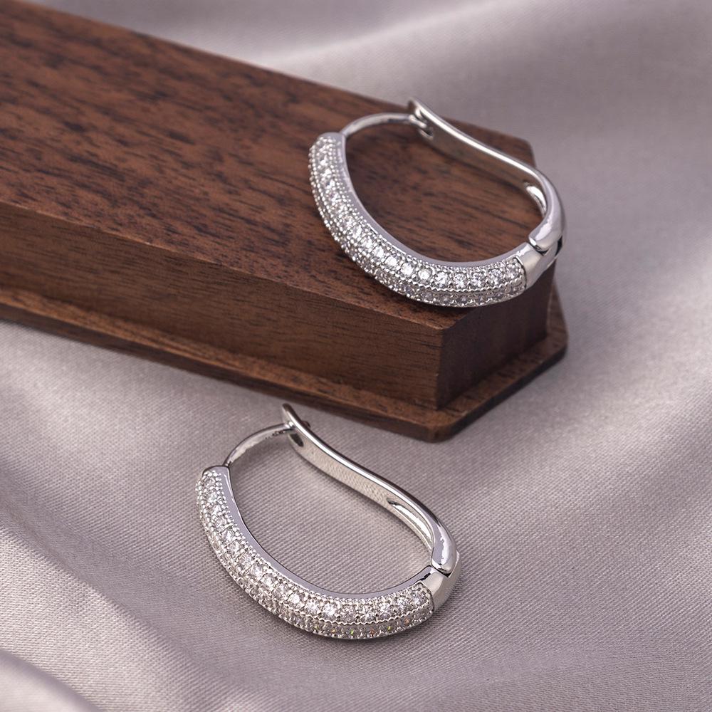 Серьги-иглы из серебра 925 пробы: Легкая роскошь, высококлассные пусеты и универсальный нишевый дизайн в виде колец для работы и стиля