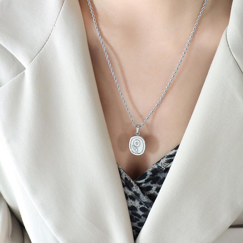 Длинное ожерелье из титановой стали с позолотой и цепочкой Rose Square Brand Niche Twist, нейтральный темперамент ветра, ювелирные изделия P817