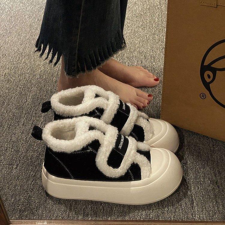 Молочный фуфу маленькие белые туфли женские платформа студенческие популярные туфли на большой подошве 2025 зима новые бархатные теплые хлопковые туфли