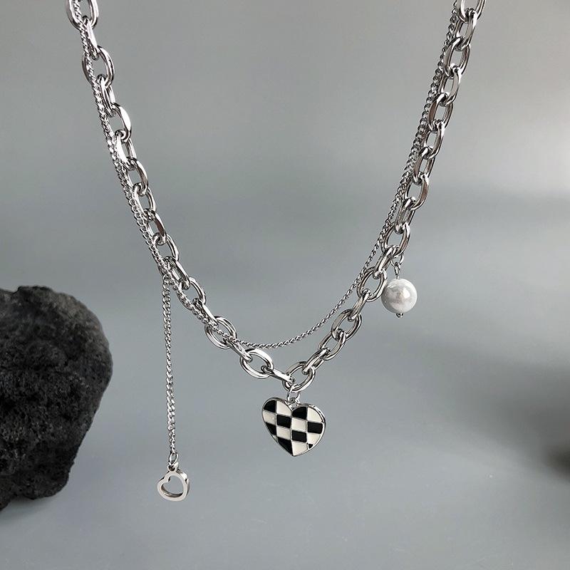 Черно-белое шахматное ожерелье в форме сердца с двойным слоем. Универсальное ожерелье в стиле «Темперамент».