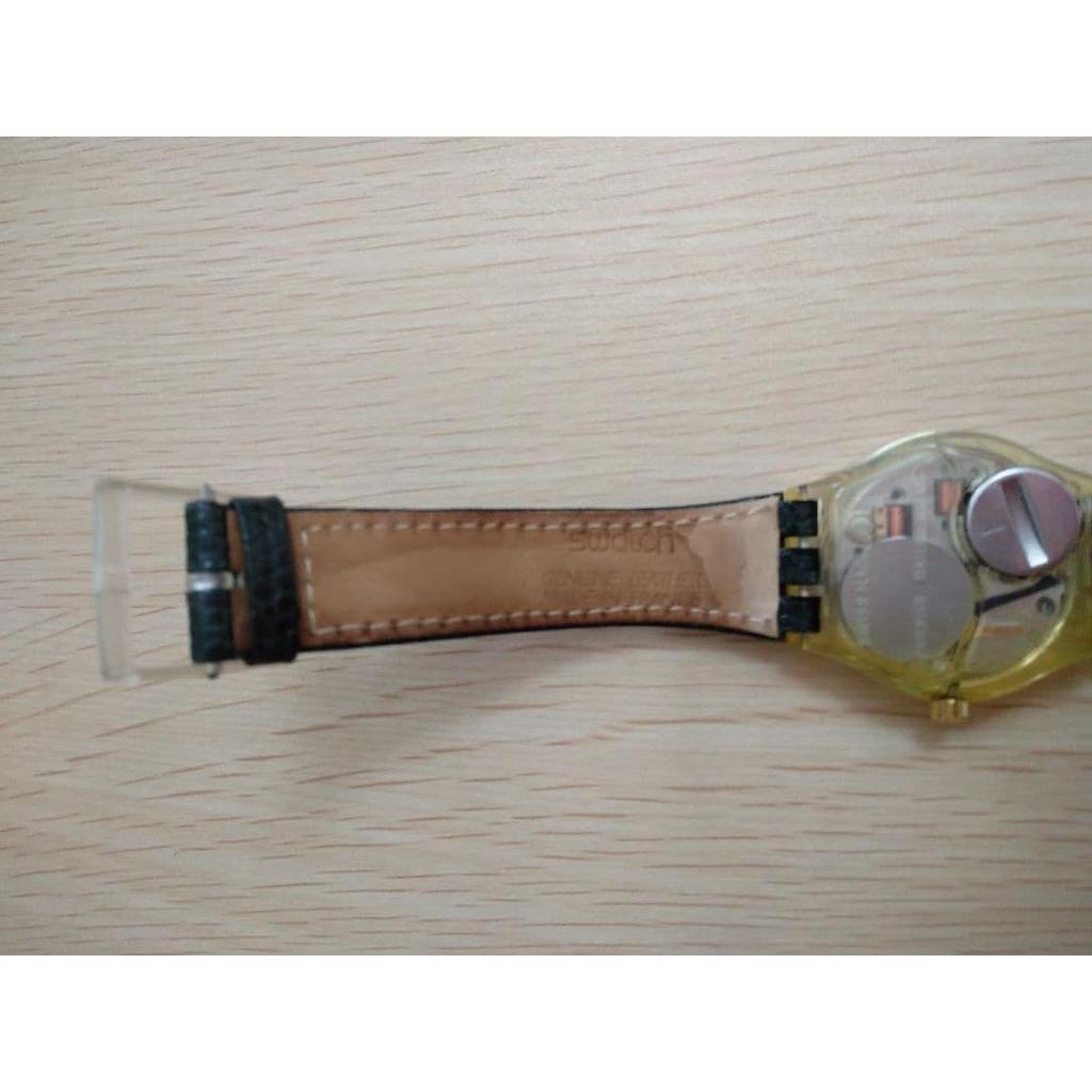 Подержанные часы Swatch с радужным циферблатом и зеленым ремешком из натуральной кожи