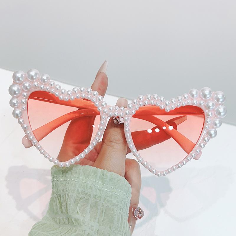 Large frame crooked heart European and American pearl sunglasses peach heart love women's sunglasses UV protection