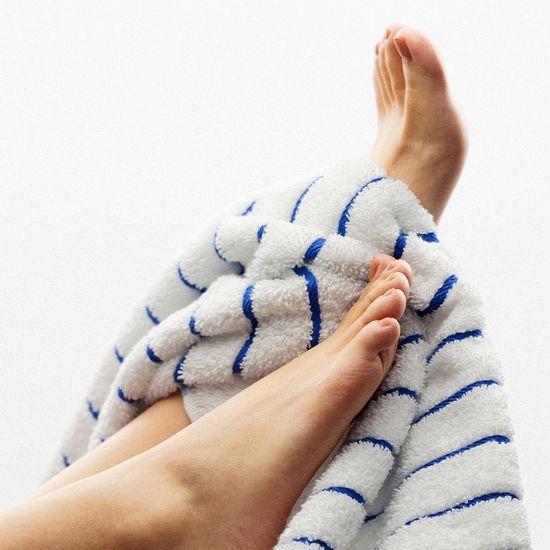 HAPPY BATH Шампунь для устранения запаха ног 500 мл (Основной продукт/Заправка)