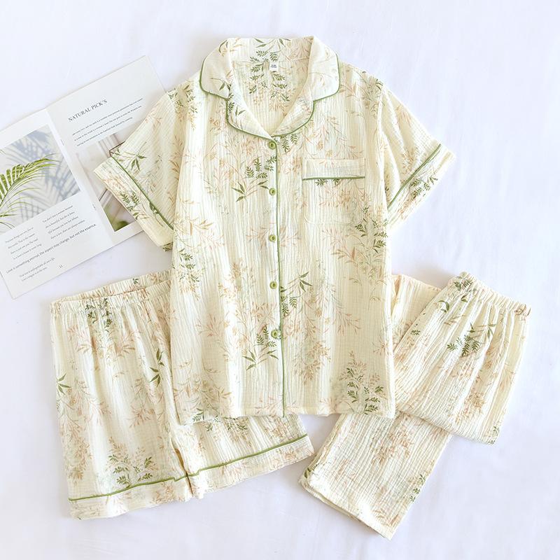 Spring / Summer Thin Cotton Double Gauze Pajamas Women's Short-sleeved Top + Shorts + Trousers Crepe 3-piece Home Service Suit