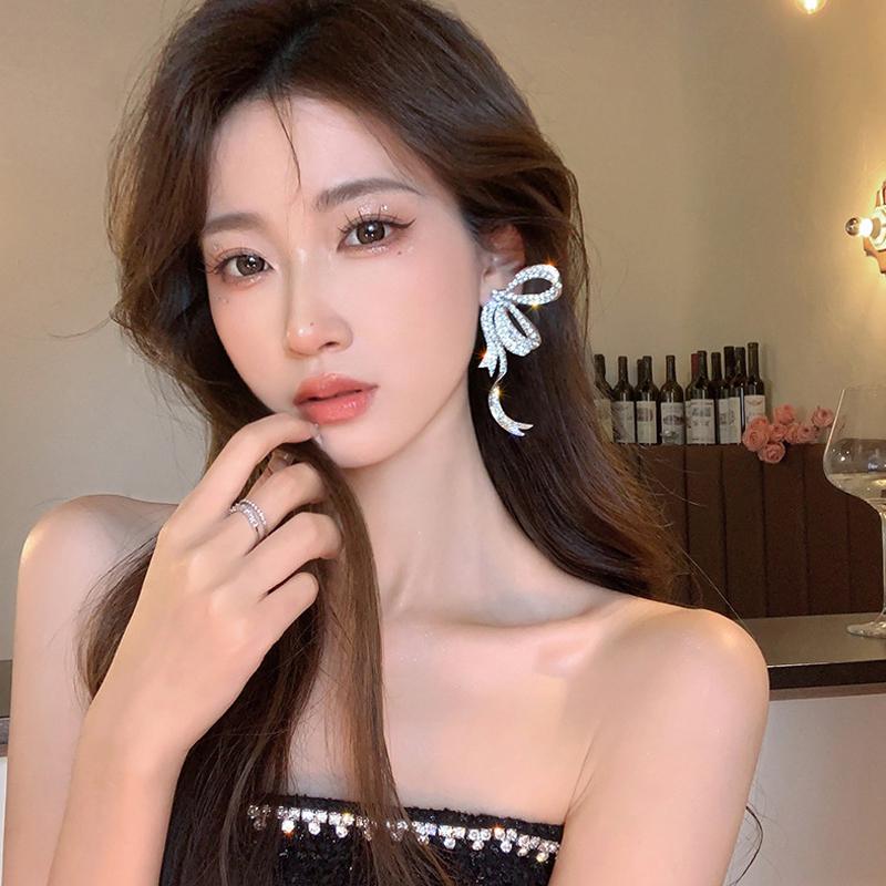 1 пара роскошных сережек-подвесок с полным бантом для женщин, преувеличенные элегантные серьги с длинным бантом и кисточками