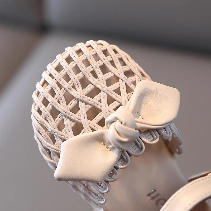 Летние детские сандалии, плетеные шлепанцы с бантом для девочек, возраст 21–30 лет, стильная детская обувь бежевого и хаки с закрытым носком, стильная детская обувь на липучке