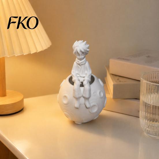 Creative Stationery Holder 3D Printed Little Prince on Planet Pen Holder, Multi-Functional Hollow Storage for Ornaments Pencil Makeup